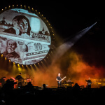 David Gilmour podczas wykonywania Money